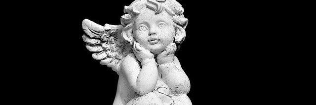 statue